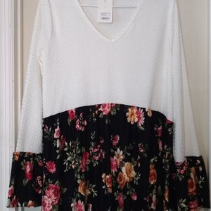 ❌ SOLD ❌ ActPro Floral Top